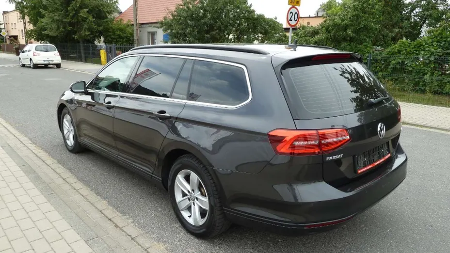 VOLKSWAGEN Passat -