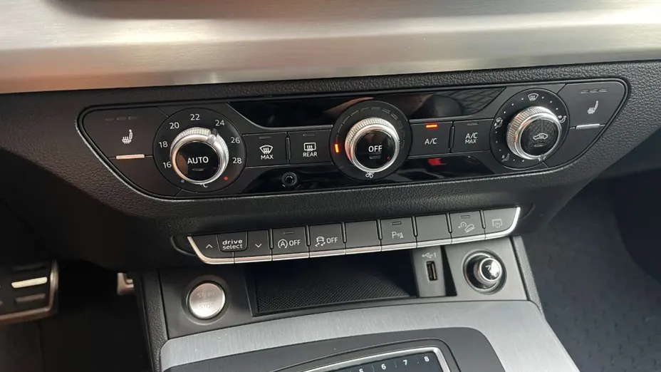 AUDI Q5 -