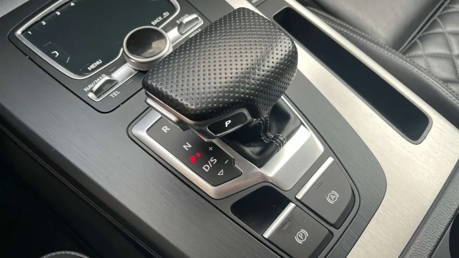 AUDI Q5 -