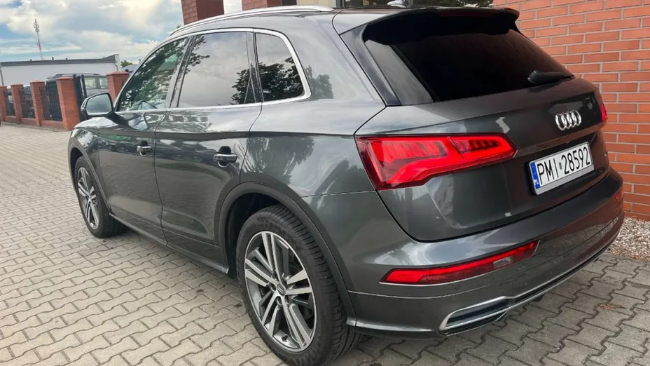 AUDI Q5 -