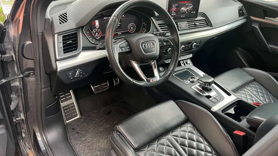 AUDI Q5 -