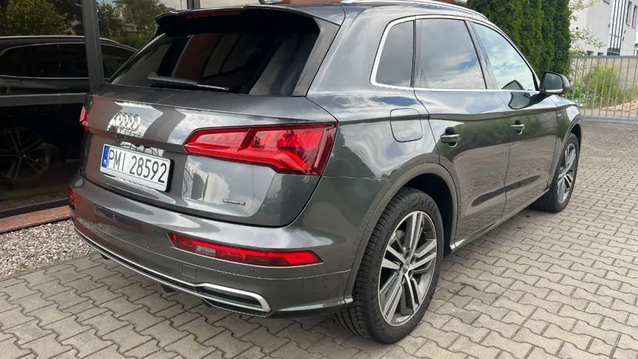 AUDI Q5 -