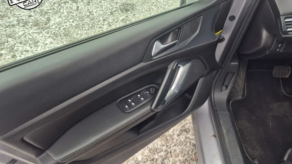 PEUGEOT 308 -