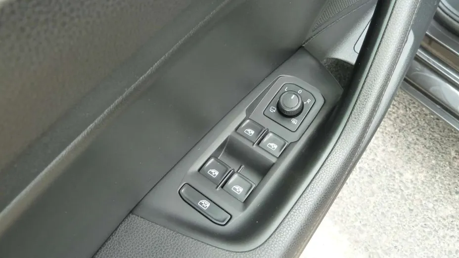 VOLKSWAGEN Passat -