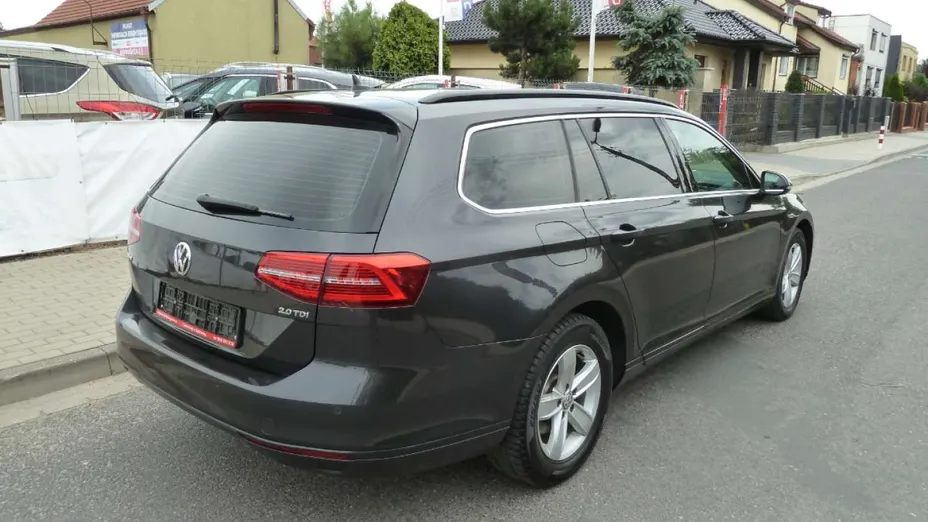 VOLKSWAGEN Passat -