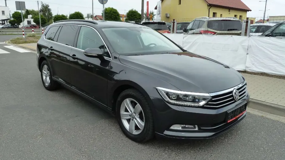 VOLKSWAGEN Passat -