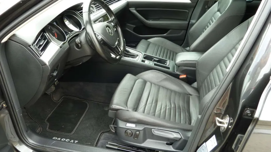 VOLKSWAGEN Passat -
