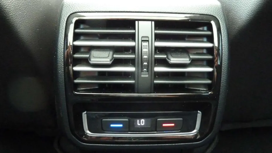 VOLKSWAGEN Passat -