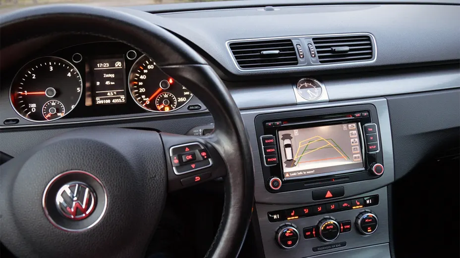 VOLKSWAGEN Passat -