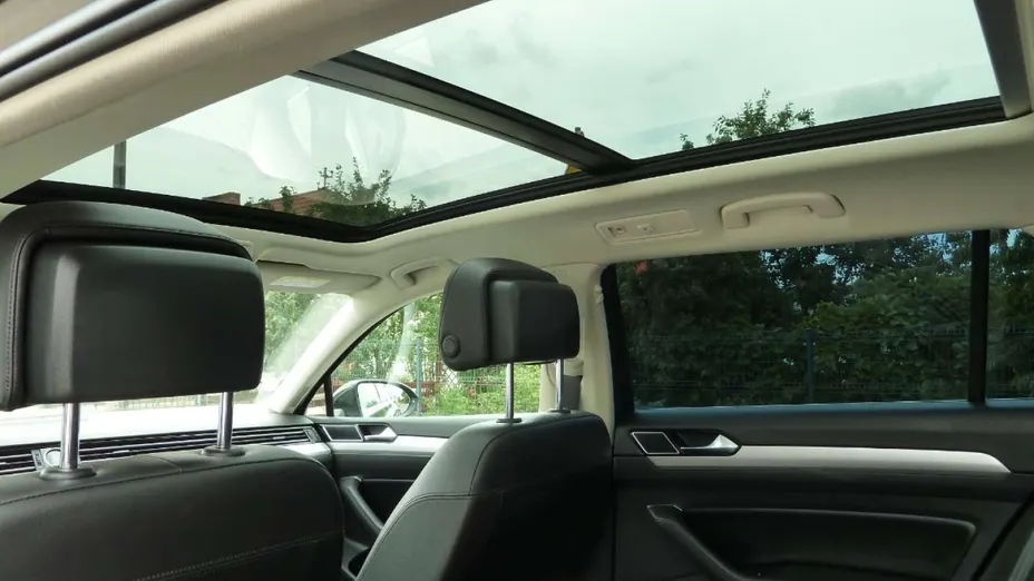 VOLKSWAGEN Passat -