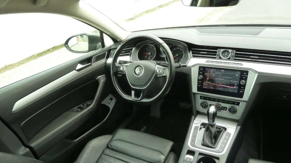 VOLKSWAGEN Passat -