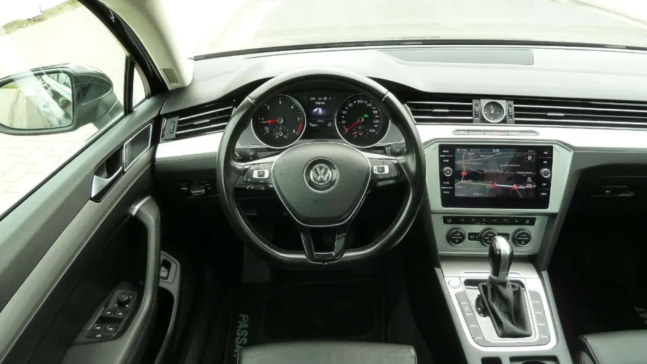 VOLKSWAGEN Passat -