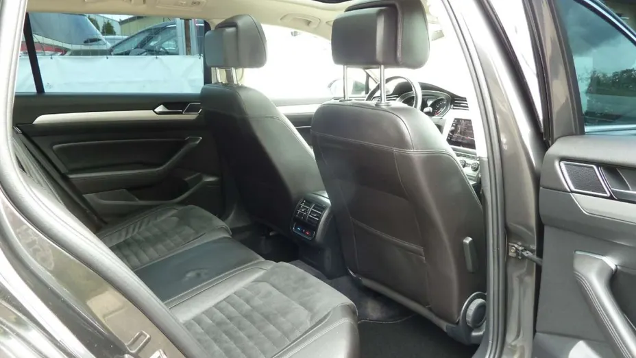 VOLKSWAGEN Passat -