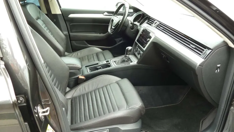 VOLKSWAGEN Passat -