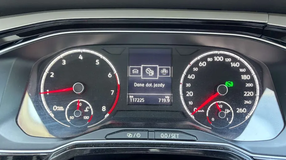 VOLKSWAGEN Polo -