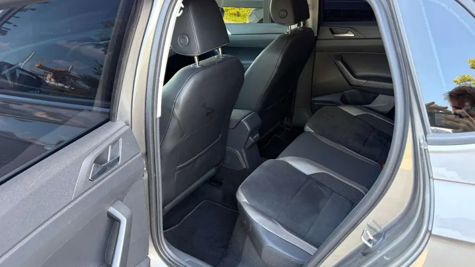 VOLKSWAGEN Polo -