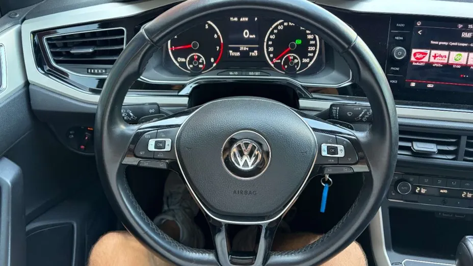 VOLKSWAGEN Polo -