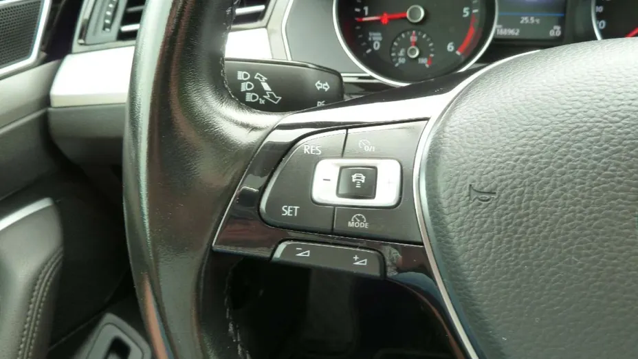VOLKSWAGEN Passat -