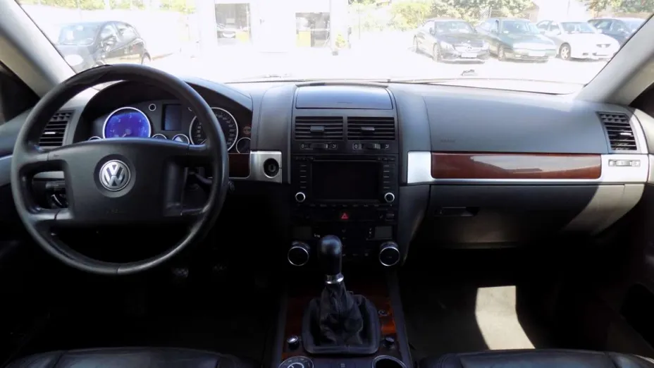 VOLKSWAGEN Touareg -