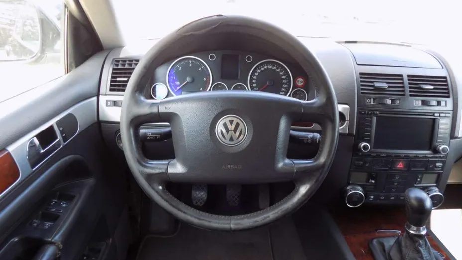 VOLKSWAGEN Touareg -