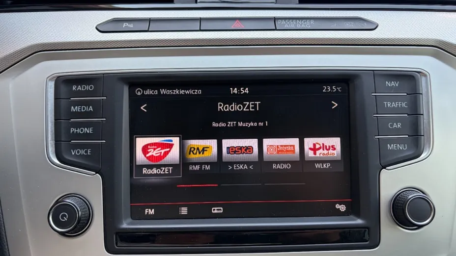 VOLKSWAGEN Passat -