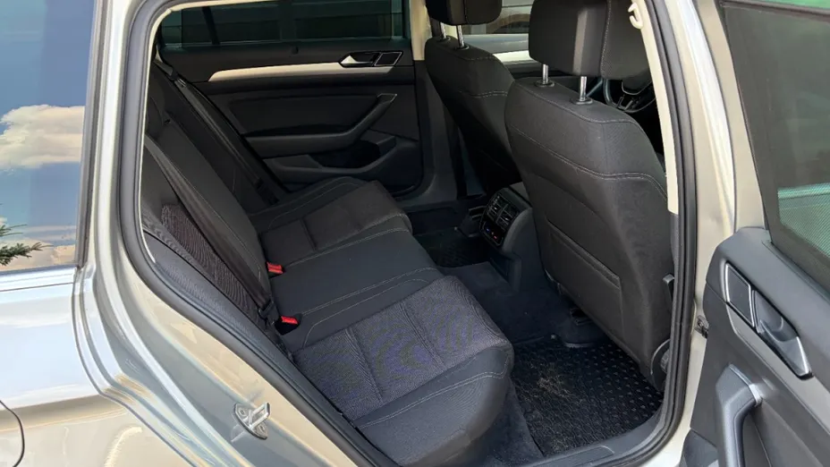 VOLKSWAGEN Passat -