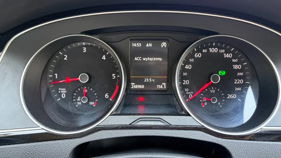 VOLKSWAGEN Passat -