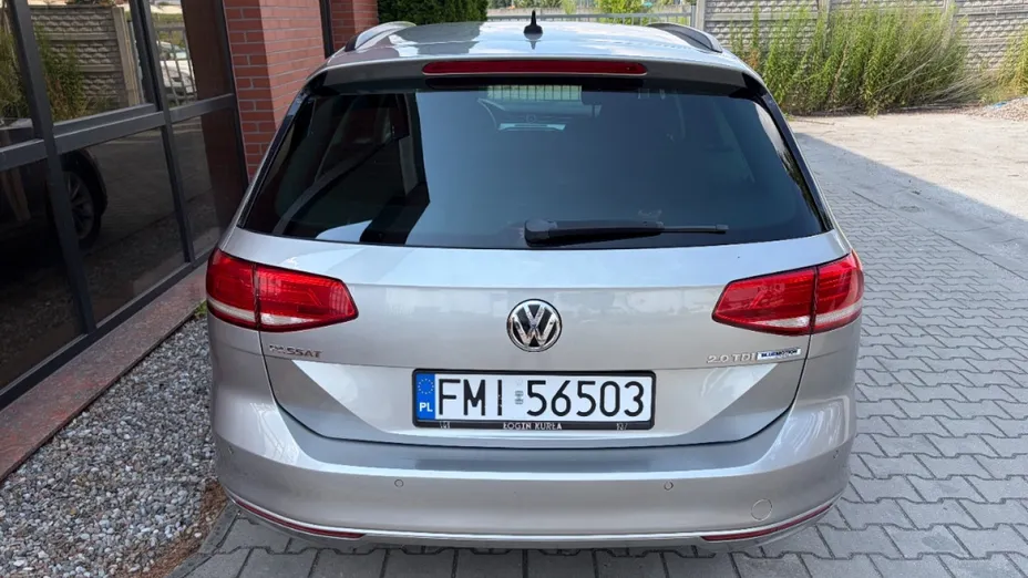 VOLKSWAGEN Passat -