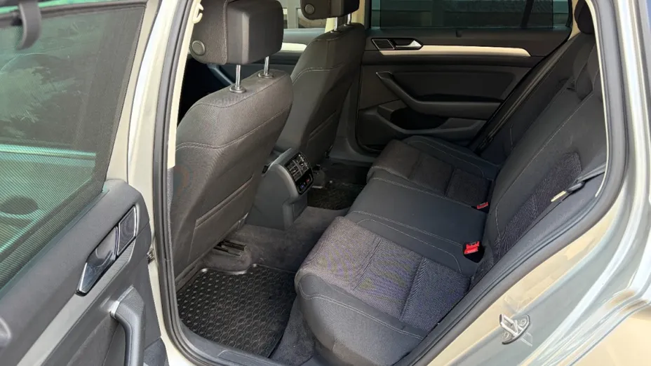 VOLKSWAGEN Passat -