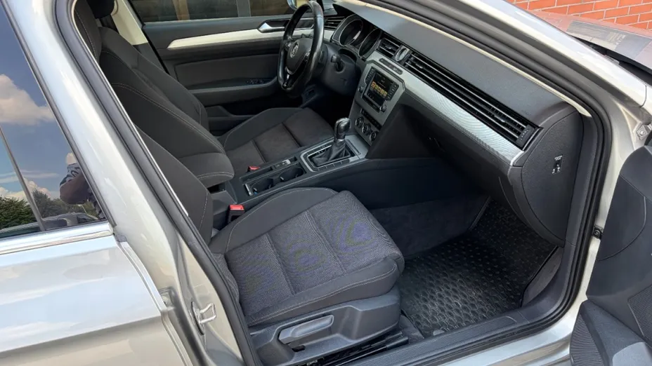 VOLKSWAGEN Passat -