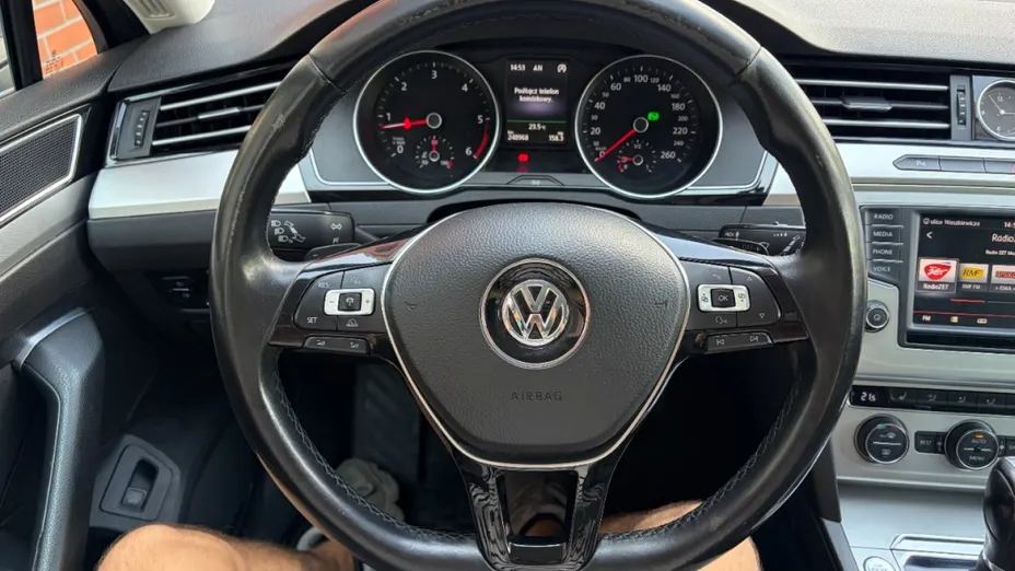 VOLKSWAGEN Passat -