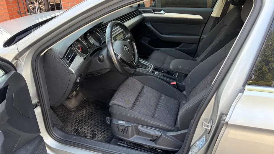 VOLKSWAGEN Passat -