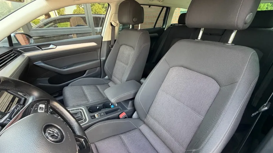 VOLKSWAGEN Passat -