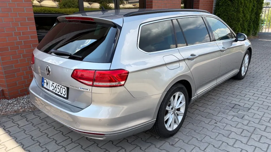 VOLKSWAGEN Passat -