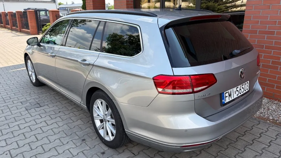 VOLKSWAGEN Passat -