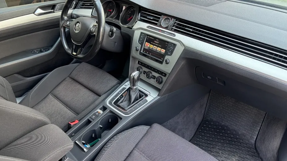 VOLKSWAGEN Passat -