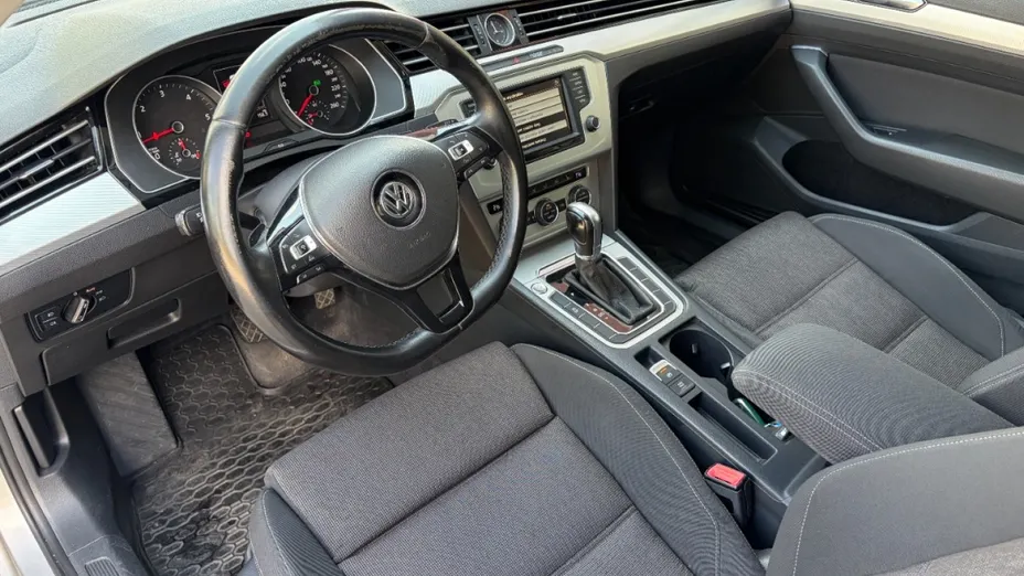 VOLKSWAGEN Passat -