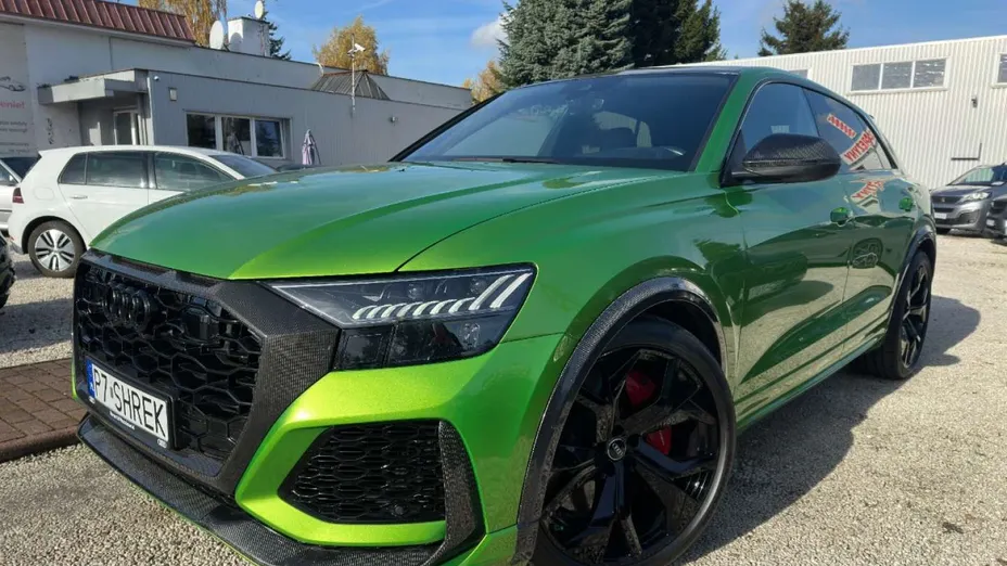 AUDI RS Q8 -