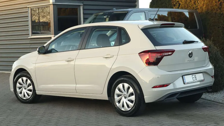 VOLKSWAGEN Polo -