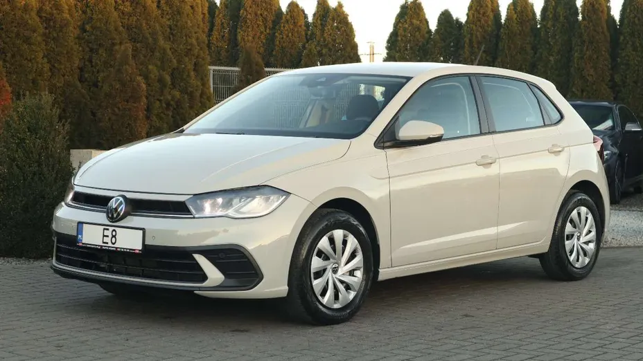 VOLKSWAGEN Polo -