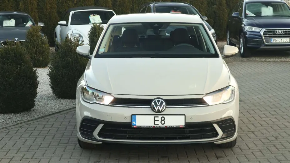VOLKSWAGEN Polo -