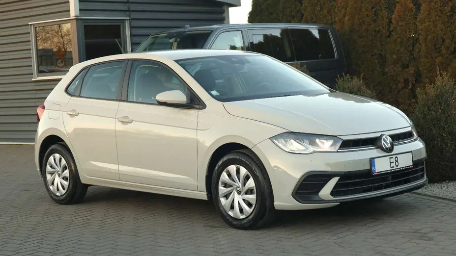 VOLKSWAGEN Polo -