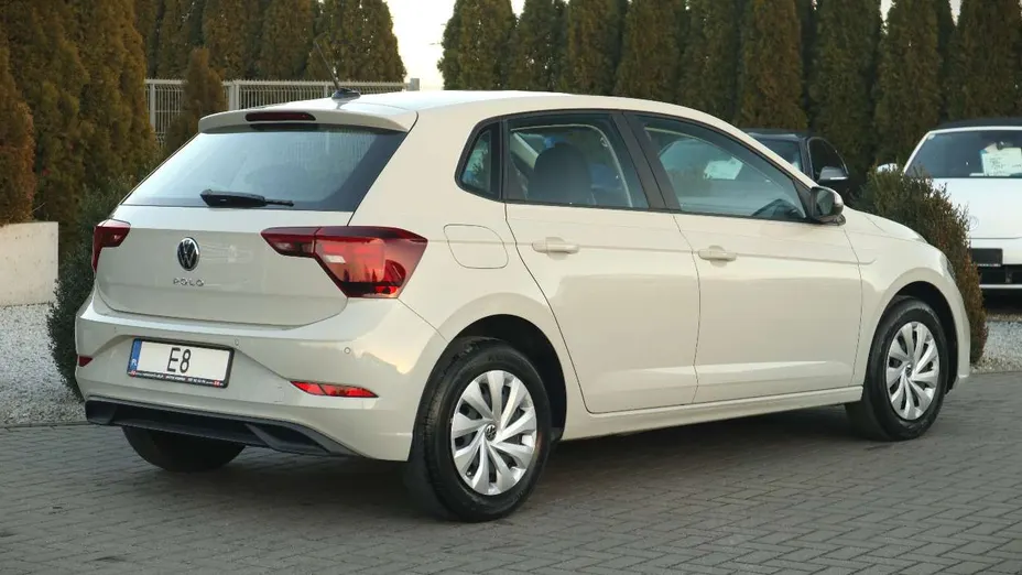 VOLKSWAGEN Polo -