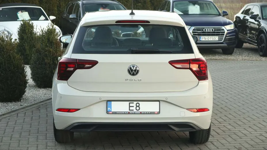 VOLKSWAGEN Polo -