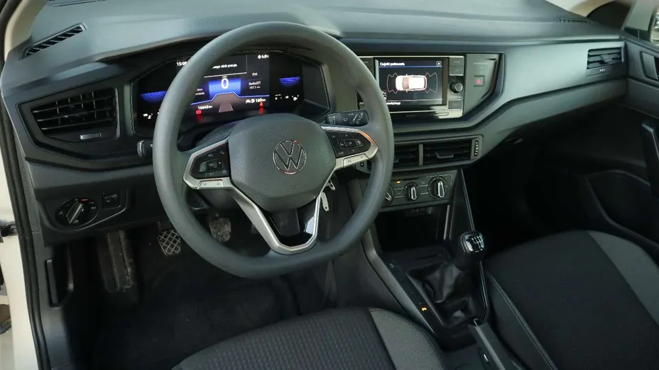 VOLKSWAGEN Polo -