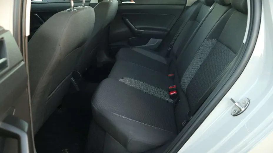 VOLKSWAGEN Polo -
