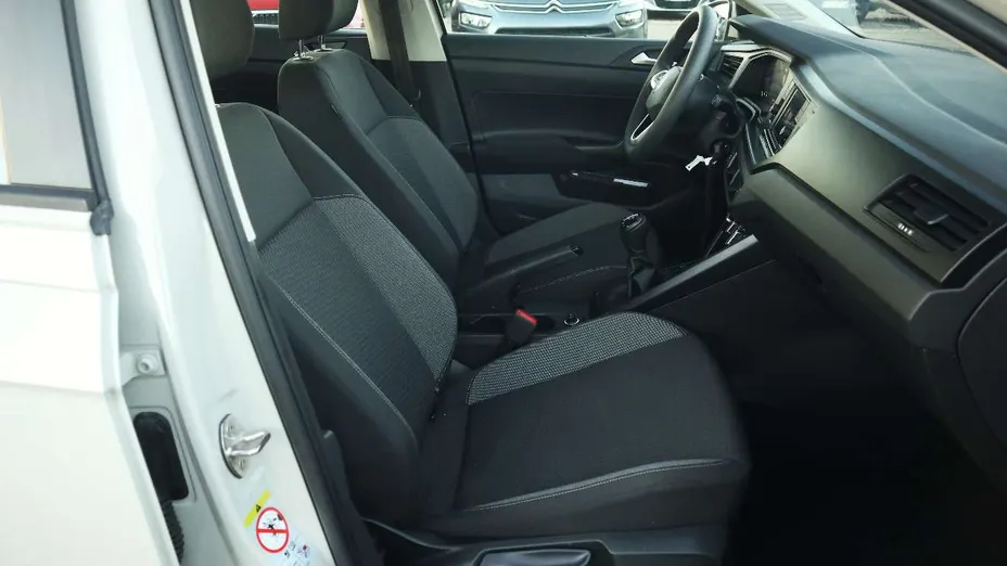 VOLKSWAGEN Polo -