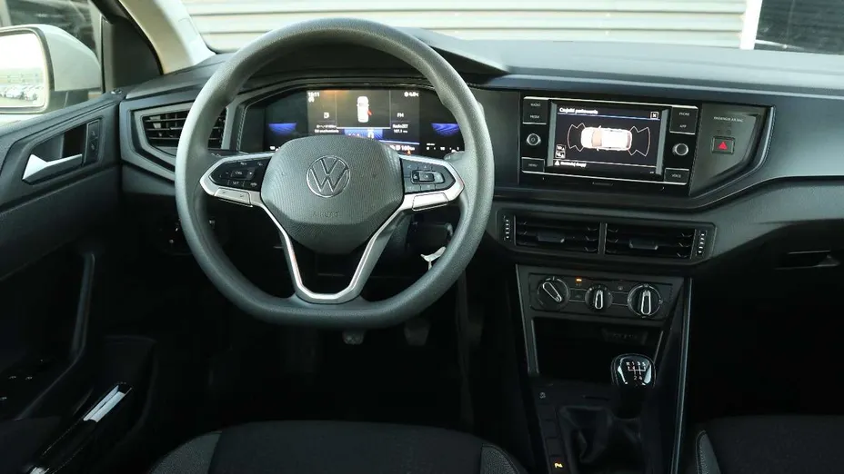 VOLKSWAGEN Polo -
