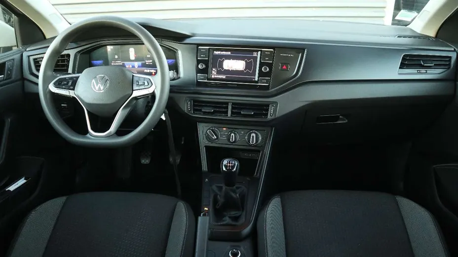 VOLKSWAGEN Polo -