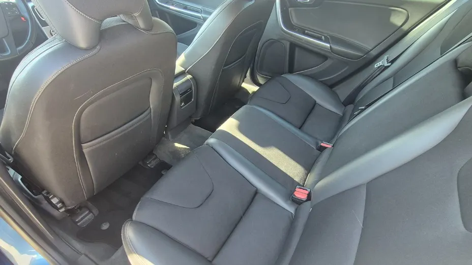 VOLVO V60 -